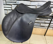 Load image into Gallery viewer, 17” XW/Changeable Gullet Wintec 2000 GP Saddle - Black