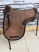 Load image into Gallery viewer, S/H Stephens Lambskin Rolled Edge Numnah - Brown - Large