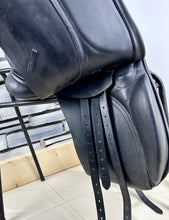 Load image into Gallery viewer, 17” MW Excelle Dressage Saddle - Black