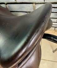 Load image into Gallery viewer, 17 1/2” MW Farrington Burford Event Saddle - Brown Buffalo