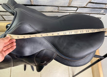 Load image into Gallery viewer, 17 1/2” MW Devoucoux Chiberta O Jump Saddle - Brown