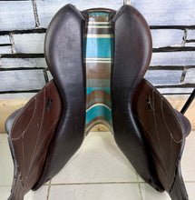 Load image into Gallery viewer, 17 1/2” MW Voltaire Lexington Monoflap Jump Saddle -2015- Brown