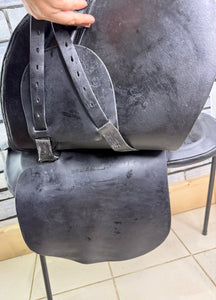 17” Wide Trapezius Panel Saddle - Black