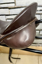 Load image into Gallery viewer, 17” MW Spalding Britannica Cadence Dressage Saddle - Brown