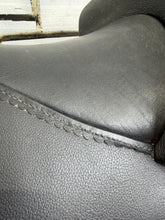 Load image into Gallery viewer, Portuguese Leather Treeless Saddle - Moveable/Changeable Panels - Wide - Black