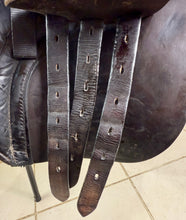 Load image into Gallery viewer, 17 1/2” Medium Black Country Wexford Jump Saddle - Brown