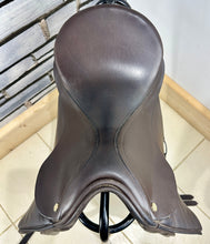 Load image into Gallery viewer, 17” Narrow Albion K2 Dressage Saddle - Brown