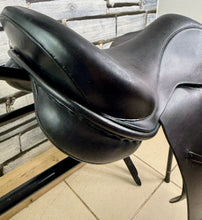 Load image into Gallery viewer, 17 1/2” MW-Wide Ideal Jessica Dressage Saddle - Black - Flocked