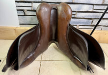 Load image into Gallery viewer, 16 1/2” Wide Sandringham Cob GP Saddle - Brown - English Leather