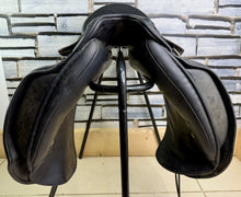 Load image into Gallery viewer, 17 1/2” Medium Albion Platinum Ultima Genesis Dressage Saddle - Black