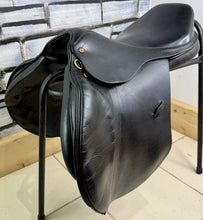 Load image into Gallery viewer, 17 1/2” MW Eric Thomas Jump Saddle - Black