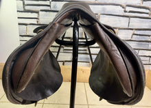 Load image into Gallery viewer, 18” Wide GFS Close Contact Jump Saddle - Brown - Double Flap