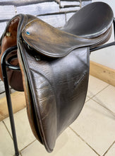 Load image into Gallery viewer, 17 1/2” 30.5/MW Stubben Parzival WH Saddle -Brown- Show Hack/ROR
