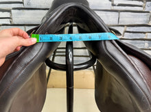 Load image into Gallery viewer, 17” MW Paul Jones Jump Saddle - Brown