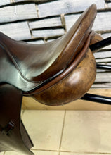 Load image into Gallery viewer, 16 1/2” Wide Sandringham Cob GP Saddle - Brown - English Leather