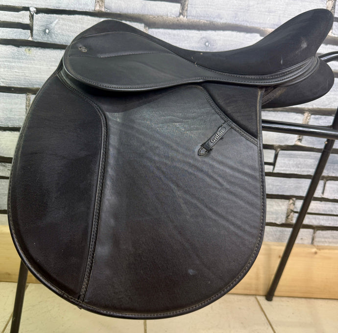 17 1/2” Wide Thorowgood Griffin Cob GP Saddle - Black