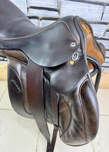 Load image into Gallery viewer, 17” MW Black Country Vinici Monoflap Jump Saddle - Brown
