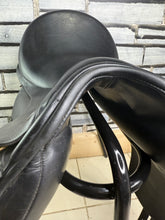 Load image into Gallery viewer, 18” Wide Ideal/Martin Wilkinson Suzannah Dressage Saddle - Black
