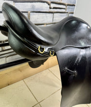 Load image into Gallery viewer, 17” XW Morris &amp; Nolan WH Working Hunter Saddle - Black - Extra Wide
