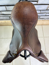 Load image into Gallery viewer, 17 1/2” Medium Santa Cruz Jump Saddle - Brown