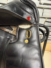 Load image into Gallery viewer, 17 1/2” Medium Albion SL Dressage Saddle - Black - Big Blocks