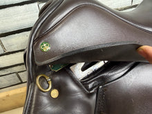 Load image into Gallery viewer, 17” Wide Crown/Ideal 1350 GP Saddle - Brown - Big Blocks - English Leather