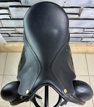 Load image into Gallery viewer, 17 1/2” Wide Stride Free Elite Dressage Saddle - Black