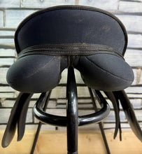 Load image into Gallery viewer, 17” MW Thorowgood Maxam GP Saddle - Black