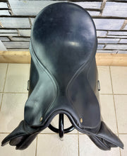 Load image into Gallery viewer, 17 1/2” Medium/Changeable Gullet Bates Caprilli GP Saddle - Black