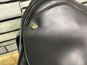 17 1/2” MW Ideal/Crown Toshina Dressage Saddle - Black