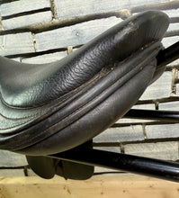 Load image into Gallery viewer, 18” Medium Oakland House Saddlery Jump Saddle - Black