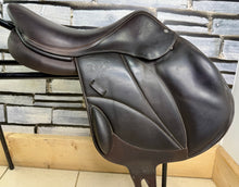 Load image into Gallery viewer, 17” MW Voltaire Lexington Monoflap Jump Saddle -2021- Brown