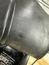 Load image into Gallery viewer, 18” MW (Fit 31) Stubben Siegfried Extra GP/Jump Saddle - Black/Tan