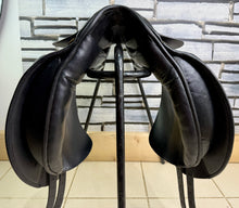 Load image into Gallery viewer, 17 1/2” Medium Ideal Jessica Dressage Saddle - Black