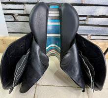 Load image into Gallery viewer, 16 1/2” Wide (AO) Voltaire Palm Beach 2024 Jump Saddle - Black - FIN Panel