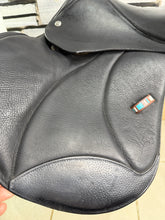 Load image into Gallery viewer, 16 1/2” Wide (AO) Voltaire Palm Beach 2024 Jump Saddle - Black - FIN Panel