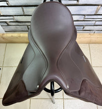 Load image into Gallery viewer, 17” MW/Changeable Gullet Wintec 500 VSD GP Saddle - Brown - Cair