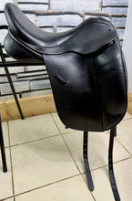 Load image into Gallery viewer, 17 1/2” Wide Ideal/Batchelors Suzannah Dressage Saddle - Black