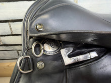 Load image into Gallery viewer, 17” MW-Wide Symmonds Cambridge GP Saddle - Black - Flat Tree - Suit a Connie or Cob