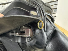 Load image into Gallery viewer, 16 1/2” Wide  Kentaur Eventer I Monoflap Jump/XC Saddle - Black