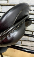 Load image into Gallery viewer, 17” Wide Ideal/Martin Wilkinson Suzannah Dressage Saddle - Black