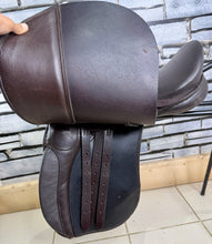 Load image into Gallery viewer, 17 1/2” XW English VSD/GP/WH Saddle - Brown