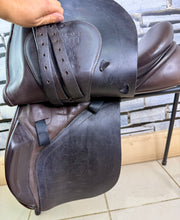 Load image into Gallery viewer, 17” Wide Ideal 1350 GP Saddle - Brown