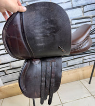 Load image into Gallery viewer, 16 1/2” MW GFS English Close Contact Jump Saddle - Brown
