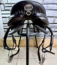 Load image into Gallery viewer, 17 1/2” Wide Orthoflex Panel Saddle - Black