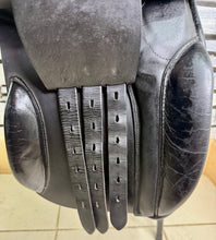 Load image into Gallery viewer, 17” XW Morris &amp; Nolan WH Working Hunter Saddle - Black - Extra Wide