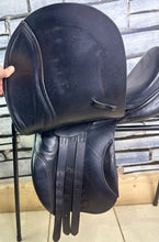 Load image into Gallery viewer, 16” Wide M&amp;J Saddlery English GP Pony Saddle - Black