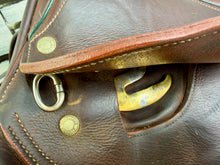 Load image into Gallery viewer, 17 1/2” Medium-MW Devoucoux Biarritz Double Flap Jump Saddle - Brown/Tan
