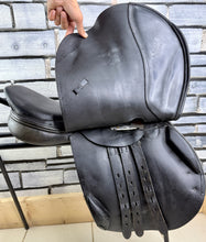 Load image into Gallery viewer, 17 1/2” Wide  Black Country Wexford Jump Saddle - Black