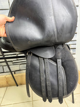Load image into Gallery viewer, 17” Wide Thorowgood Griffin Cob GP Saddle - Black - Lightweight Synthetic - Flat Tree - 4 Straps